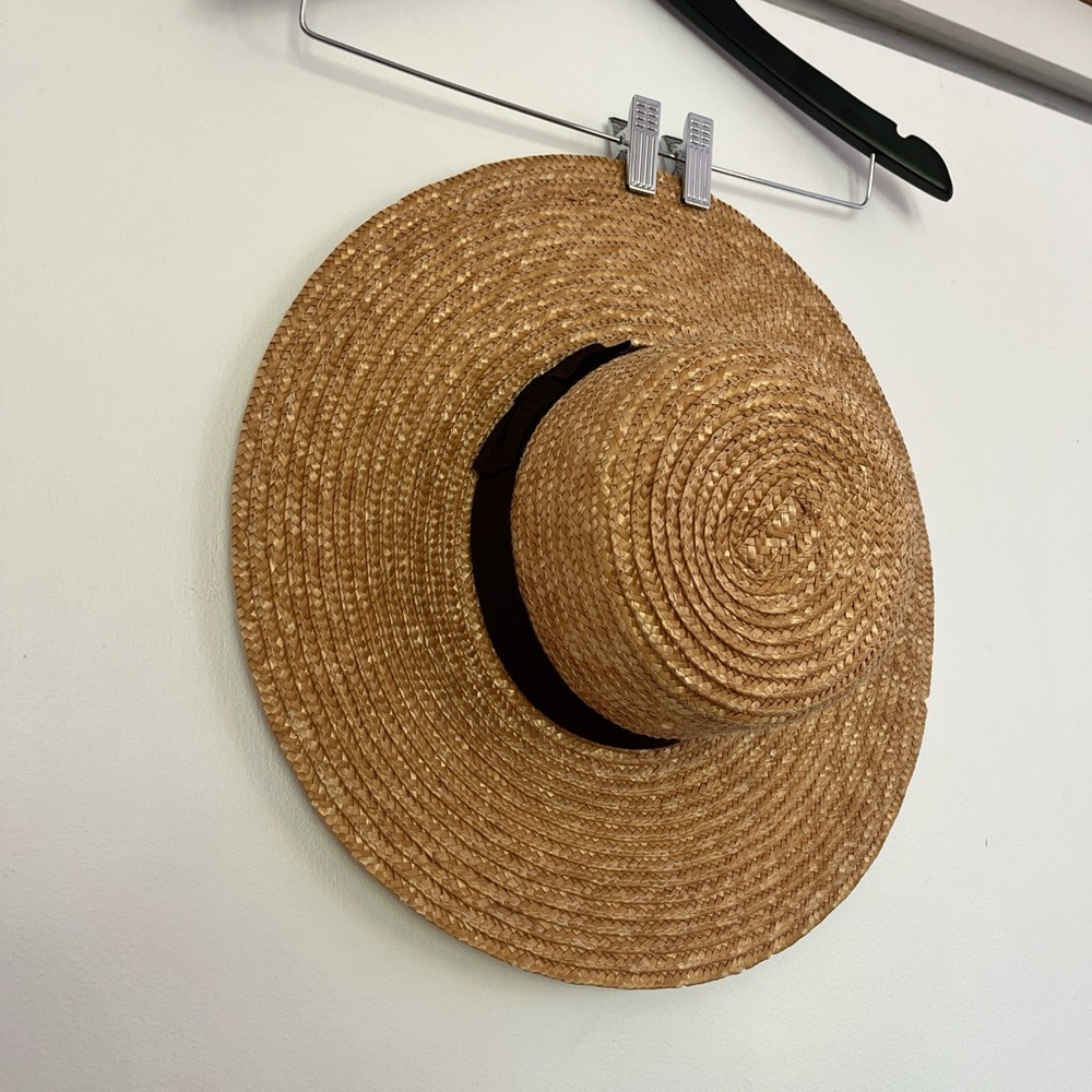 Lack of color straw hat